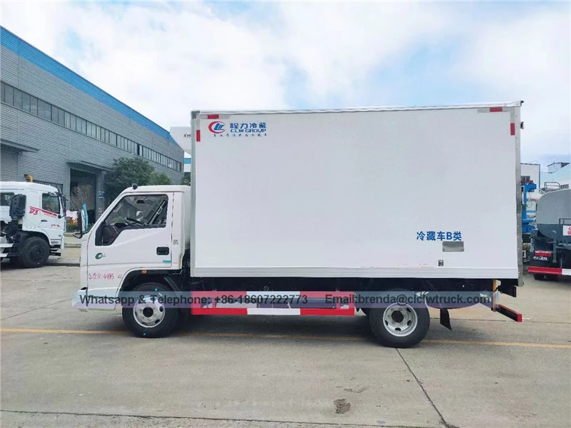 Fournisseur de camion de réfrigérateur JMC Chine, camion de cargaison de réfrigérateur 5 tonnes, camion de cargaison de réfrigérateur 4x2, moteur diesel de camion de réfrigérateur