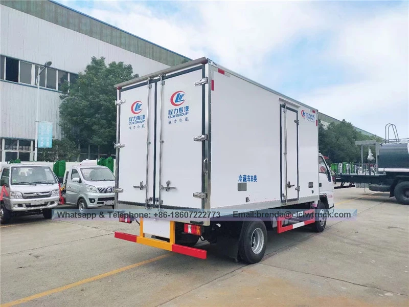 Fournisseur de camion de réfrigérateur JMC Chine, camion de cargaison de réfrigérateur 5 tonnes, camion de cargaison de réfrigérateur 4x2, moteur diesel de camion de réfrigérateur