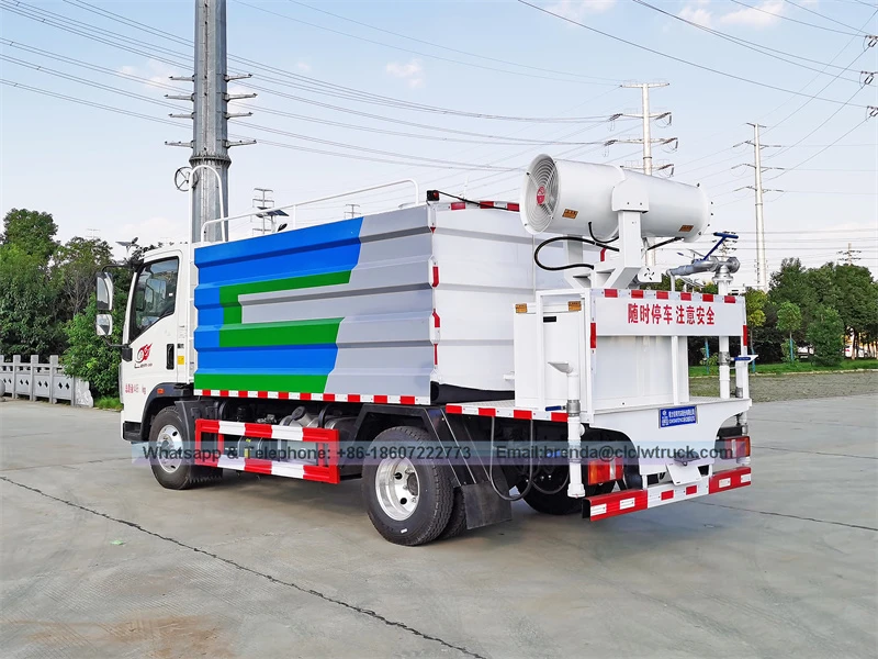 SINOTRUK HOWO 4x2 5000Liter water truck supplier china,5CBM water tank truck manufacturer
