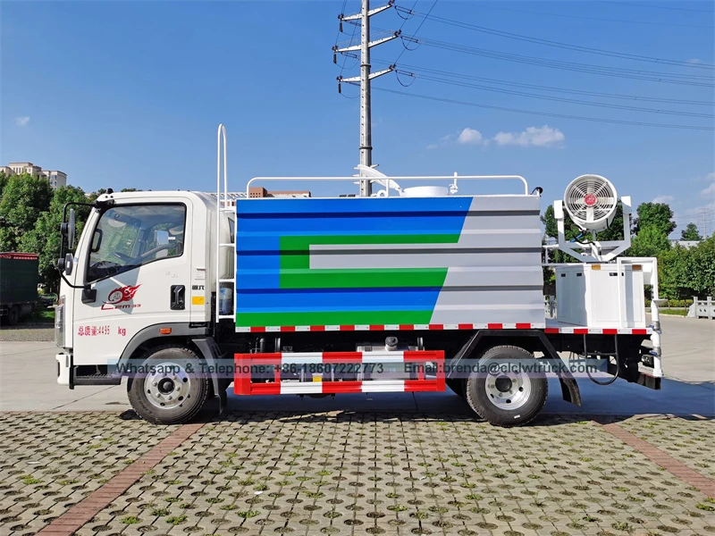 SINOTRUK HOWO 4x2 5000Liter water truck supplier china,5CBM water tank truck manufacturer
