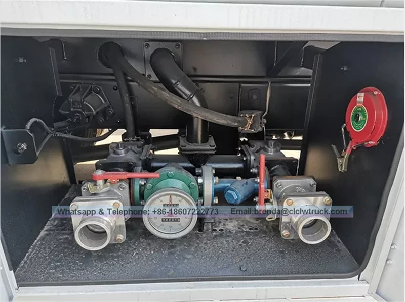 ราคาต่ำสุดและคุณภาพสูง 10,000 ลิตรรถบรรทุกน้ำมันเชื้อเพลิง Howo Fuel น้ำมันเชื้อเพลิงพร้อมเครื่องจ่ายน้ำมันเชื้อเพลิงสำหรับขาย