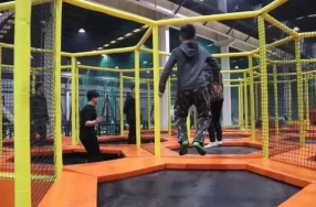 Nouveau projet de jeu dans les parcs de trampolines - Labirinto Trampoline