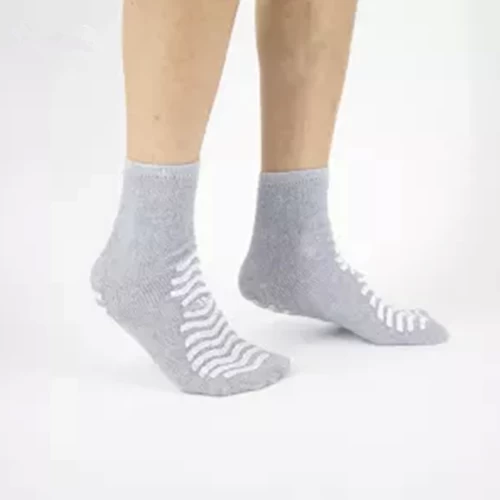 Colorful Anti Slip Non Skid Slipper Socks with Grips for Adults Men Women -  China Socks and Non-Slip Socks price
