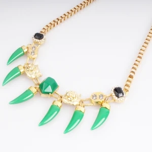 Box Chain Resin Wolves Heads and Teeth Necklace