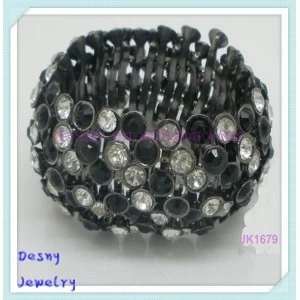 الصين Elegant staggered rhinestone and black diamond wide retro bracelet الصانع