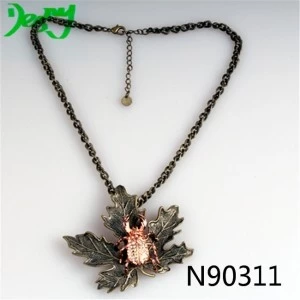 Китай Gothic vintage brand rhinestone leaf animal necklace pendant N90311 производителя