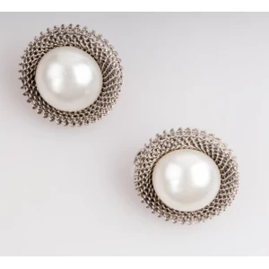 중국 Hot Sale Simple Wearing White Pearl Earrings Stud For Girls Jewelry Display 제조업체
