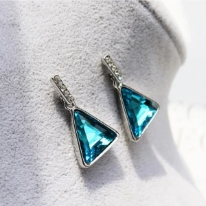 مجوهرات بالجملة الذهب المصنعين أقراط للنساء بيع الجملة الساخنة متعددة اللامعة النمساوية الكريستال المثلث الأقراط