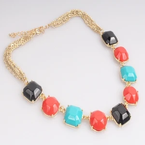 Three Color Resin Pieces Fashion Necklace Wholesale