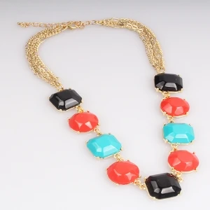 Three Color Resin Pieces Fashion Necklace Wholesale