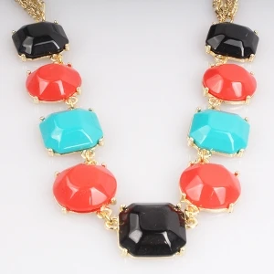 Three Color Resin Pieces Fashion Necklace Wholesale