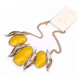 الراتنج حجر كبير ريشة قلادة من الذهب قلادة بيان ZN004