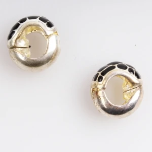 black stingray metal small gold magnetic earrings E30028