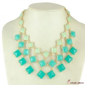 الراتنج الأحجار الكريمة الملونة الأسلاك الملتوية قلادة ZN008