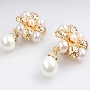 fashion fake gold flower shaped pearl clip on earrings E30044