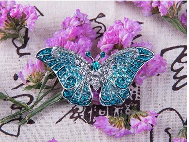 2018 Fashion Winged Butterfly  Crystal Rhinestones Brooch Pin Mulit Color  Brooch for girls or Wemen