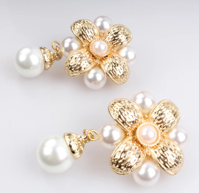 China 2018 Fashion Women Stud Peal Earring Gold Earring  For Women Classic Hersteller