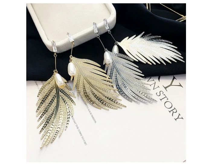 2018 Hot Selling Wholesale Personality Leaves Pearl pendant earrings for Girls as Gift