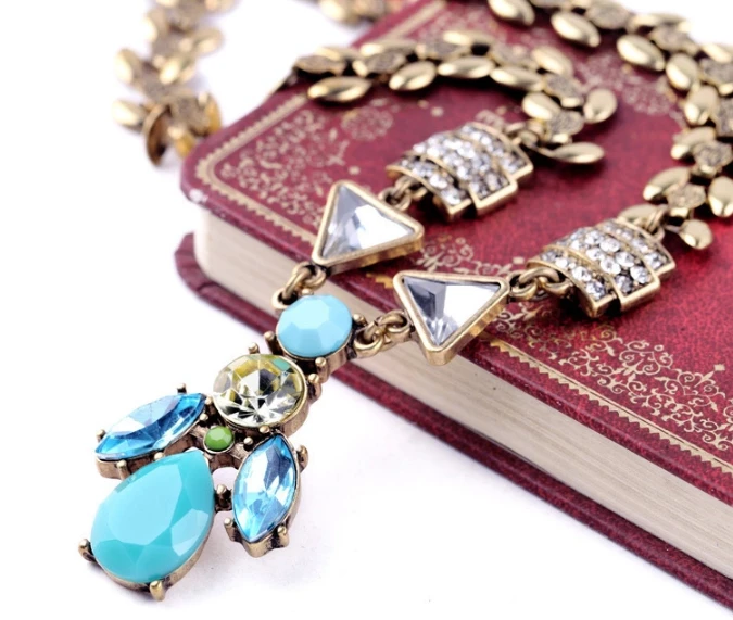 Blue Shinny Crystal Classical Necklace Modern Pendant Necklace for Wemen /Grils