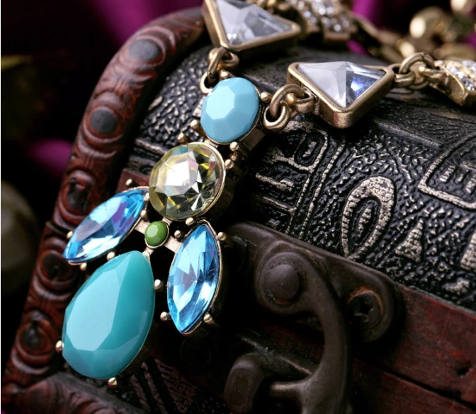 Blue Shinny Crystal Classical Necklace Modern Pendant Necklace for Wemen /Grils