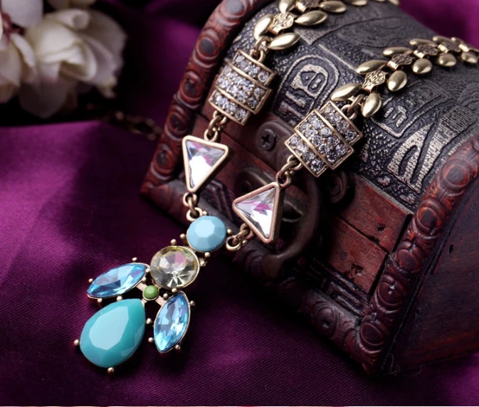 Blue Shinny Crystal Classical Necklace Modern Pendant Necklace for Wemen /Grils