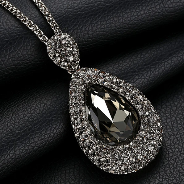 Cheap Price Zinc Alloy Sweater Chain Necklace with Artificial Crystal Pendant