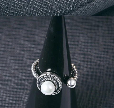 China Supplier single pearl black silver adjustable classic ring for girls