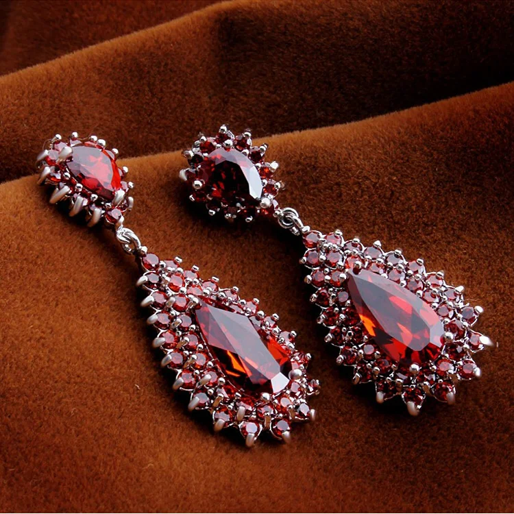 定制批发耳环热销复古合金铜女性银色金色镂空锆石耳环爱的心