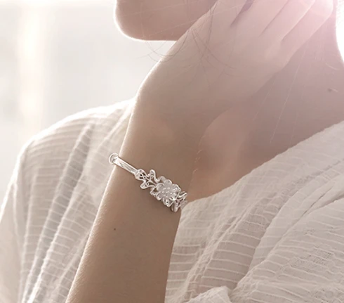 Fashion Sliver Bracelet with Carve Flower for Woman Gift