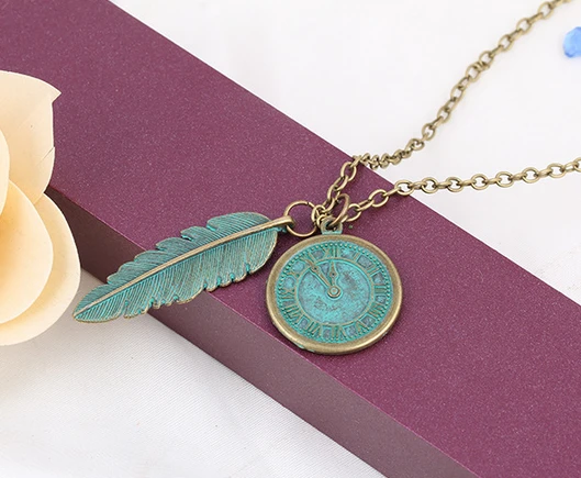 Gold Alloy Vintage Style Leaf Clock Shape Pendant Necklace Wholesale