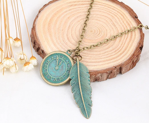 Gold Alloy Vintage Style Leaf Clock Shape Pendant Necklace Wholesale