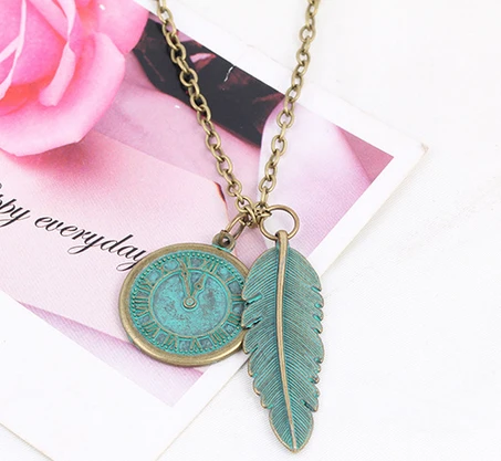 Gold Alloy Vintage Style Leaf Clock Shape Pendant Necklace Wholesale