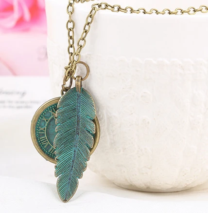 Gold Alloy Vintage Style Leaf Clock Shape Pendant Necklace Wholesale
