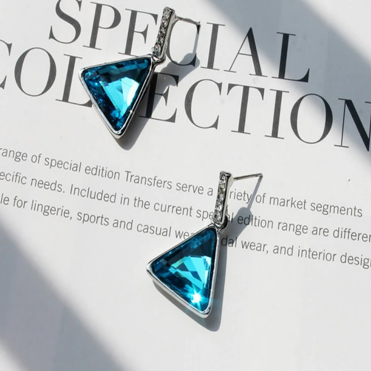 مجوهرات بالجملة مصنعين بيع الساخنة نمط هندسية متعددة المصقول النمساوية الكريستال المثلث الأقراط