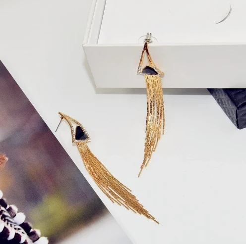 Long Charming Earring for Womens /Girls Vintage Triangle Tassel Stud Earrings Faux Suede Fabri Dangling Hangings Earrings