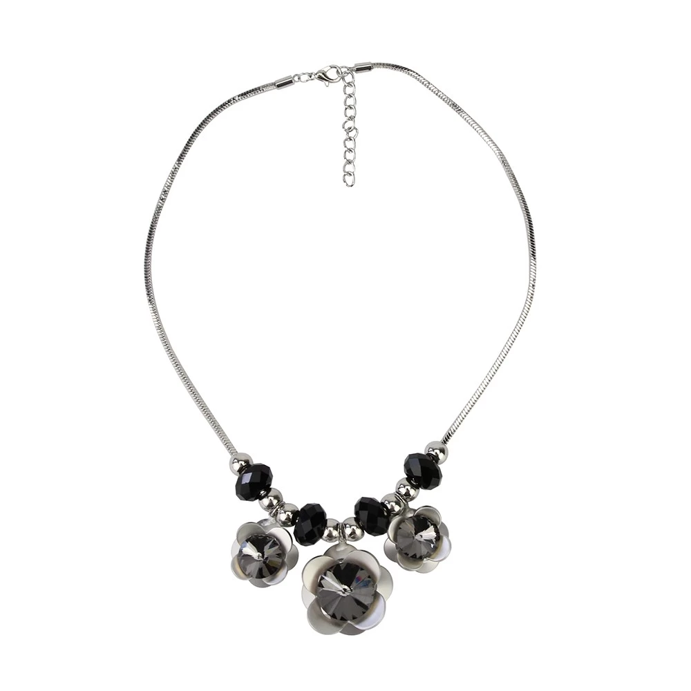China New Arrive Customized Fashion Jewellery Zinc Alloy Crystal Flower Pendant Necklace for women Accessories Hersteller