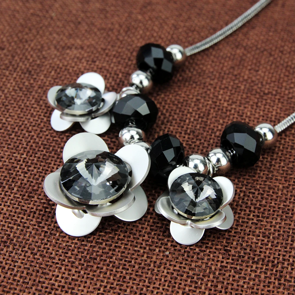 New Arrive Customized Fashion Jewellery Zinc Alloy Crystal Flower Pendant Necklace for women Accessories