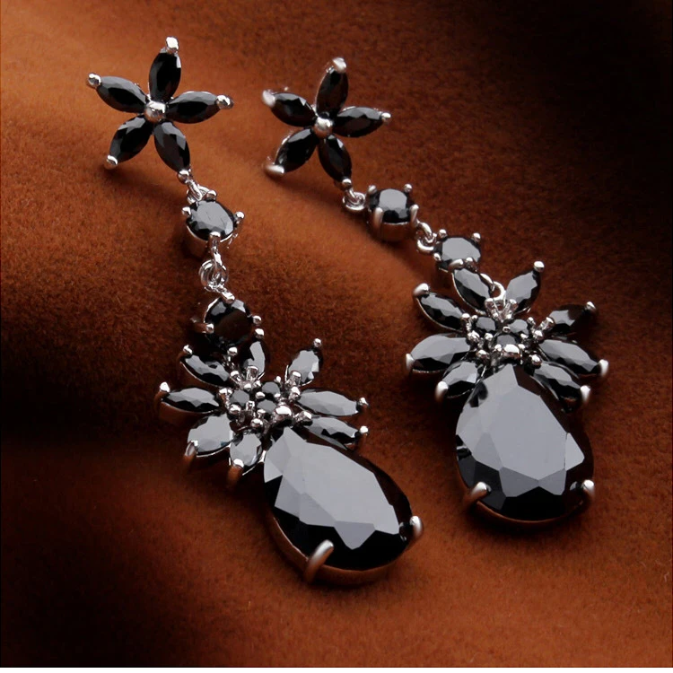 新设计时尚女性锆石长柱钉在南美