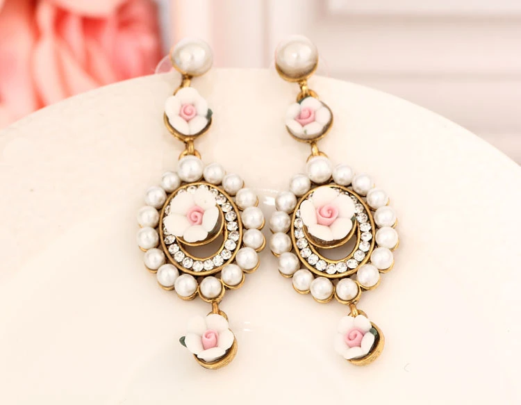 Palace retro temperament earrings Europe and the United States new sea Amoy soft pottery environmental water droplets alloy pearl gold studs earrings