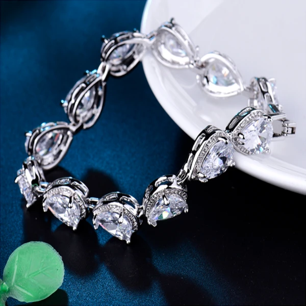 完美饰品迷人迷人手镯水晶泪滴手链，特色立方氧化锆石包围水钻时尚手镯美国