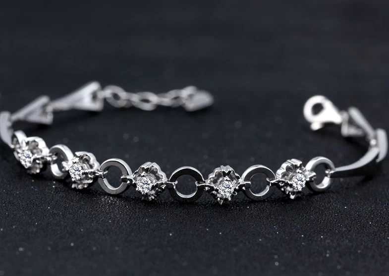 porcelana Professional Supplier 18K White Gold Diamonds 4C Bracelet Bangle for Woman fabricante