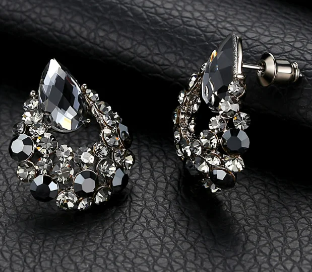 Retro European Style Zinc Alloy Stud Earrings Manufacturer in China