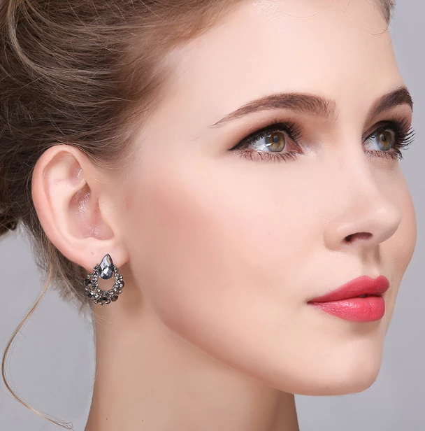 Retro European Style Zinc Alloy Stud Earrings Manufacturer in China