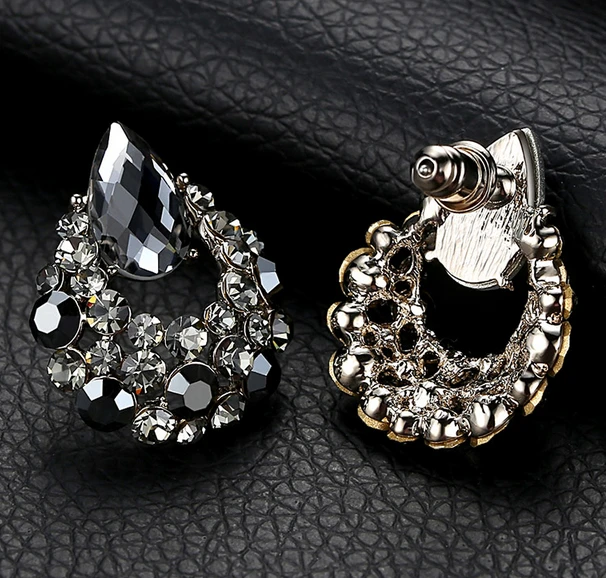 Retro European Style Zinc Alloy Stud Earrings Manufacturer in China