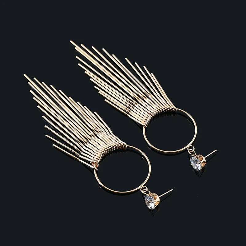The latest fashion charm elegant latest earrings design European and American modern wind pendant tassel earrings ladies