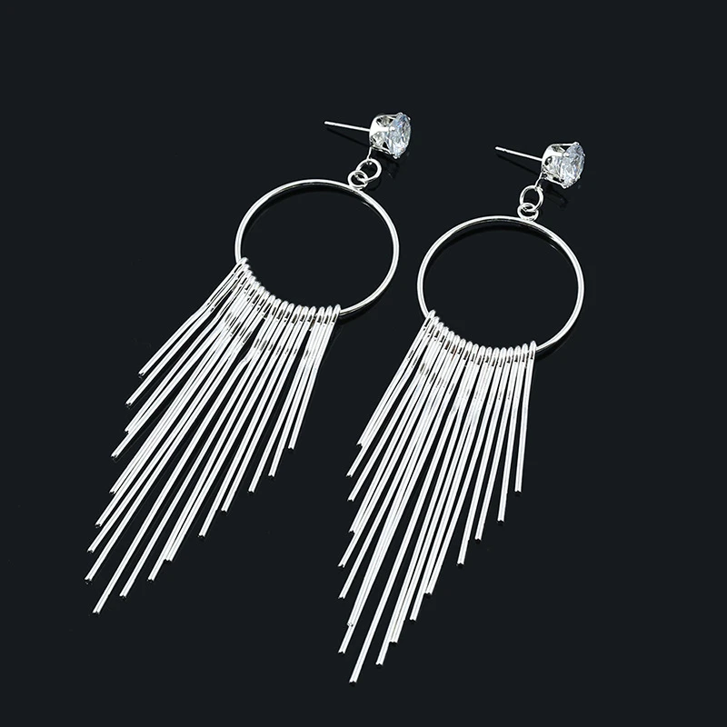 The latest fashion charm elegant latest earrings design European and American modern wind pendant tassel earrings ladies