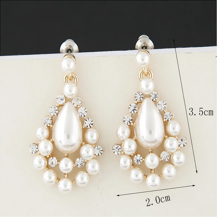 The new boutique version of the fashionable sweet pearl water droplets temperament earrings wholesale female pearl and diamond earrings