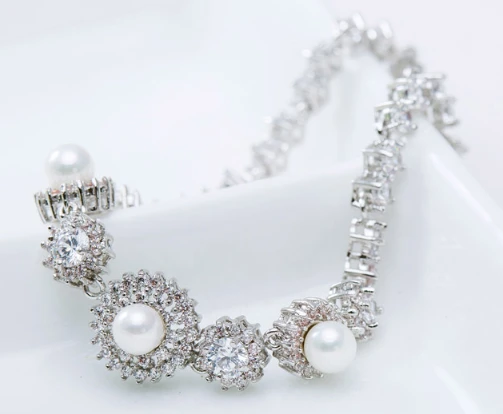 Wholesale Hot Fashion Korean Exquisite Elegant Women Bridal White Pearl Wedding Bracelet