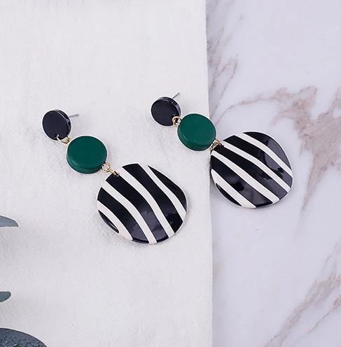 Zinc Alloy PMMA Sandalwood Earring Manufacturer from China