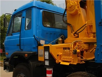 东风6x2驱动器10吨起重机与卡车工厂在中国